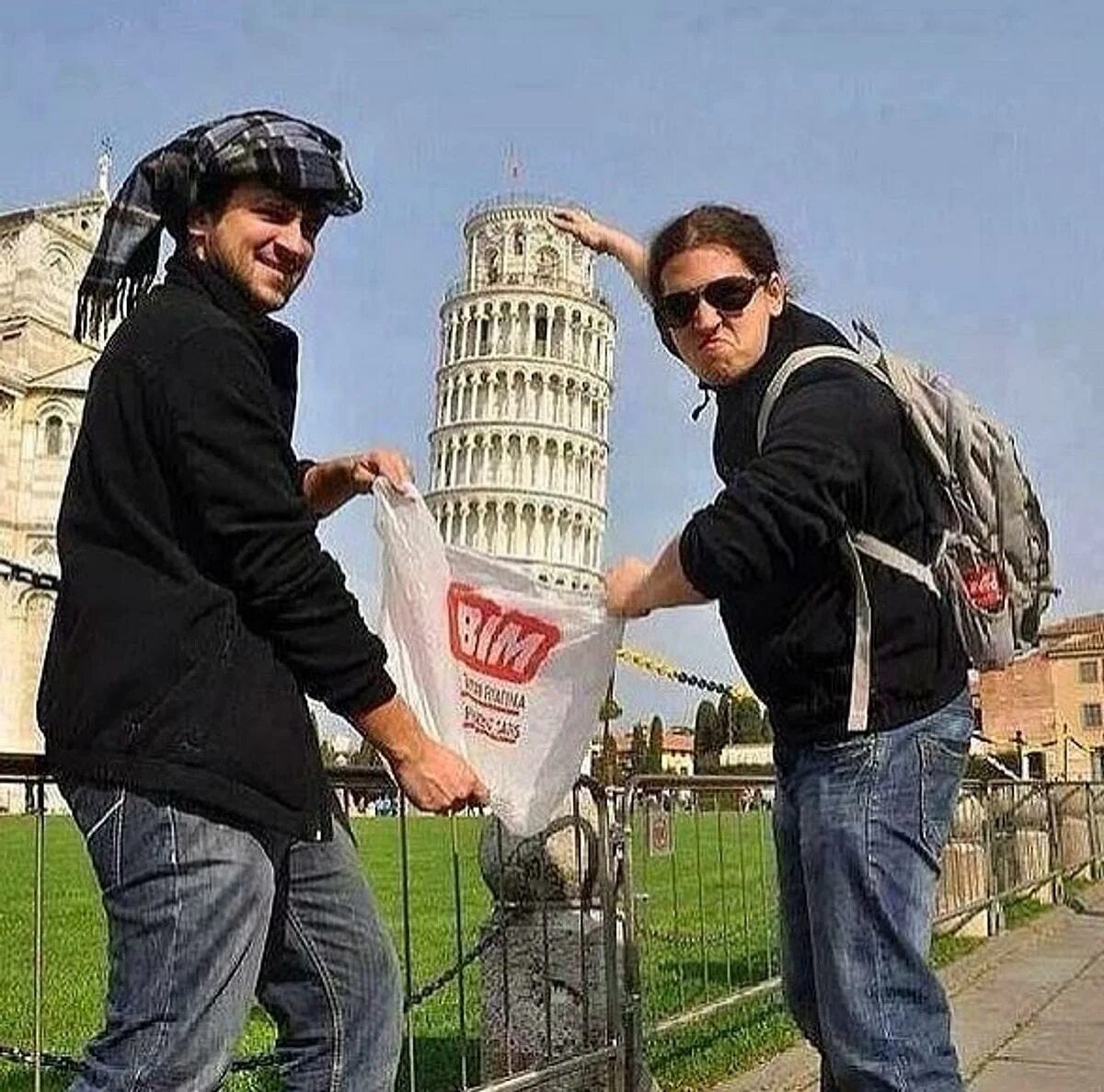 Here is different. Komik. Pisa Turkey. Pisa Kulesi caps. Turkish funny pictures.