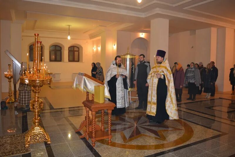 Храм иконы божией матери всецарица, красноярск территория. Храм всецарица рязань. Батюшка павел храм всецарица ворон. Служба в храме всецарица воронеж. Всецарицынский храм воронеж.