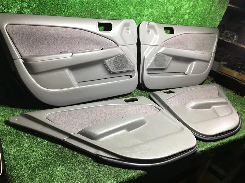 Автозвук калдина 210. Caldina st210 дверные карты под фронт. Подиумы toyota caldina 210. Caldina st210 дверные карты под фронт. Дверные карты калдина 195.