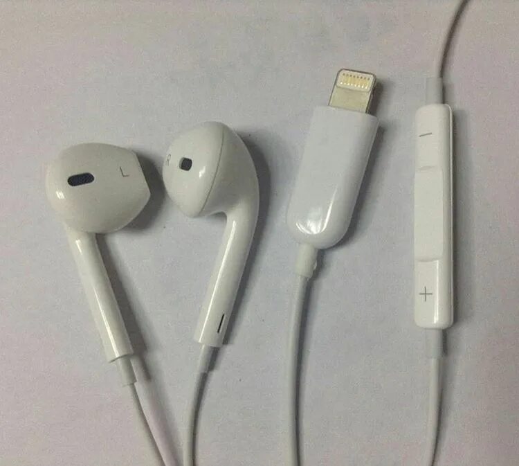 На экране появились наушники. Apple гарнитура Apple Earpods with Lightning. Earpods Lightning 3.5 Jack. Earpods переходник на 3.5 мм с Lightning. Iphone 7 наушники.