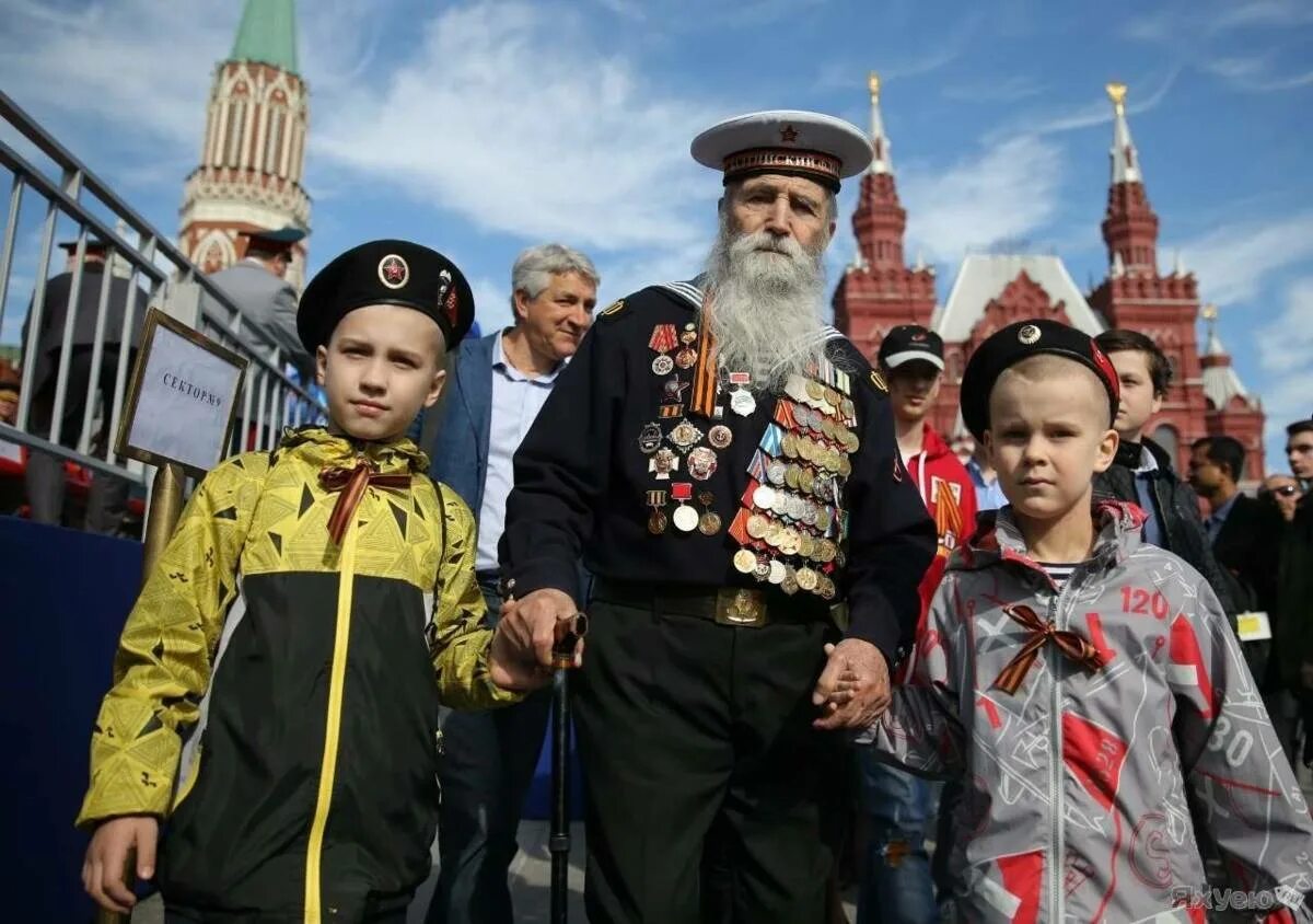 Военное воспитание. Защитники отечества. Лучшие патриотические проекты. Защитники отечества. День защитника отечества заставка.
