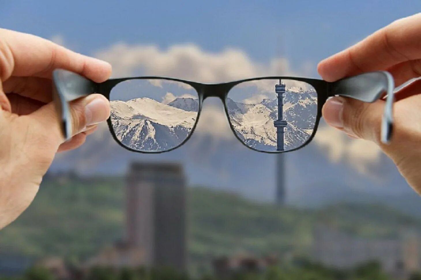 Стеклянное ограждение triplex. Talk glass. Мир сквозь очки. Talk glass. Стол в переговорную для чая кофе круглый стеклянный.