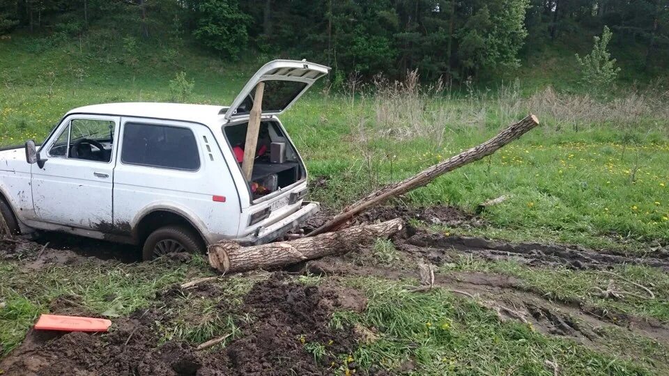 Кипи под. Нива застряла. Нива в болоте. Нива застряла в грязи. Утопленная Нива.