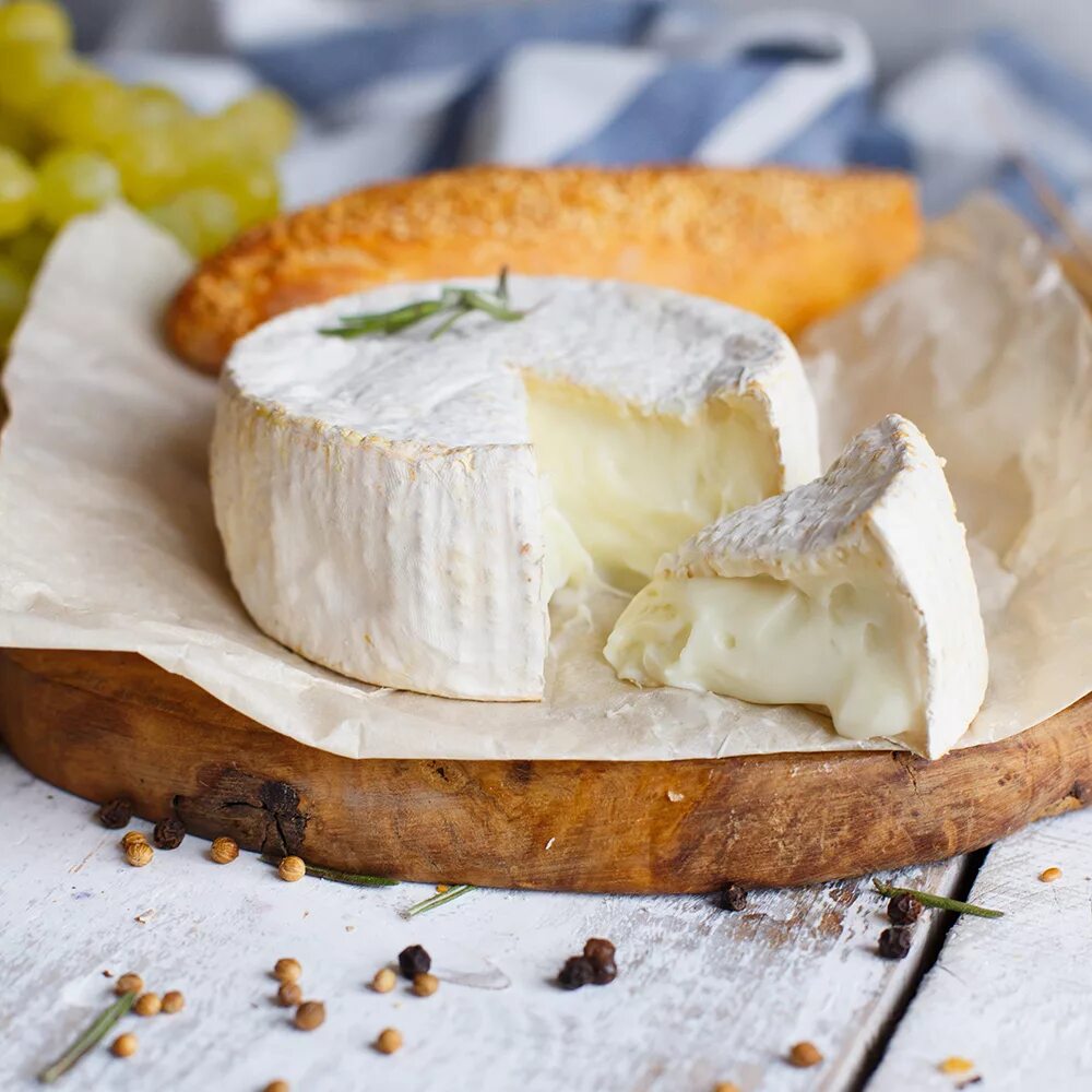 Каламбур сыр. Сыр камамбер. Сыр мягкий камамбер. Сыр Camembert.