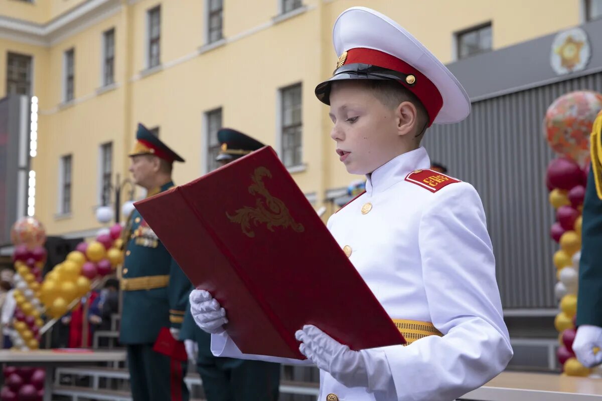 Санкт сву. СВУ Суворовское военное училище. СПБ СВУ Санкт-Петербургское Суворовское военное училище. Кадеты Суворовского училища. Суворовское училище в Питере.