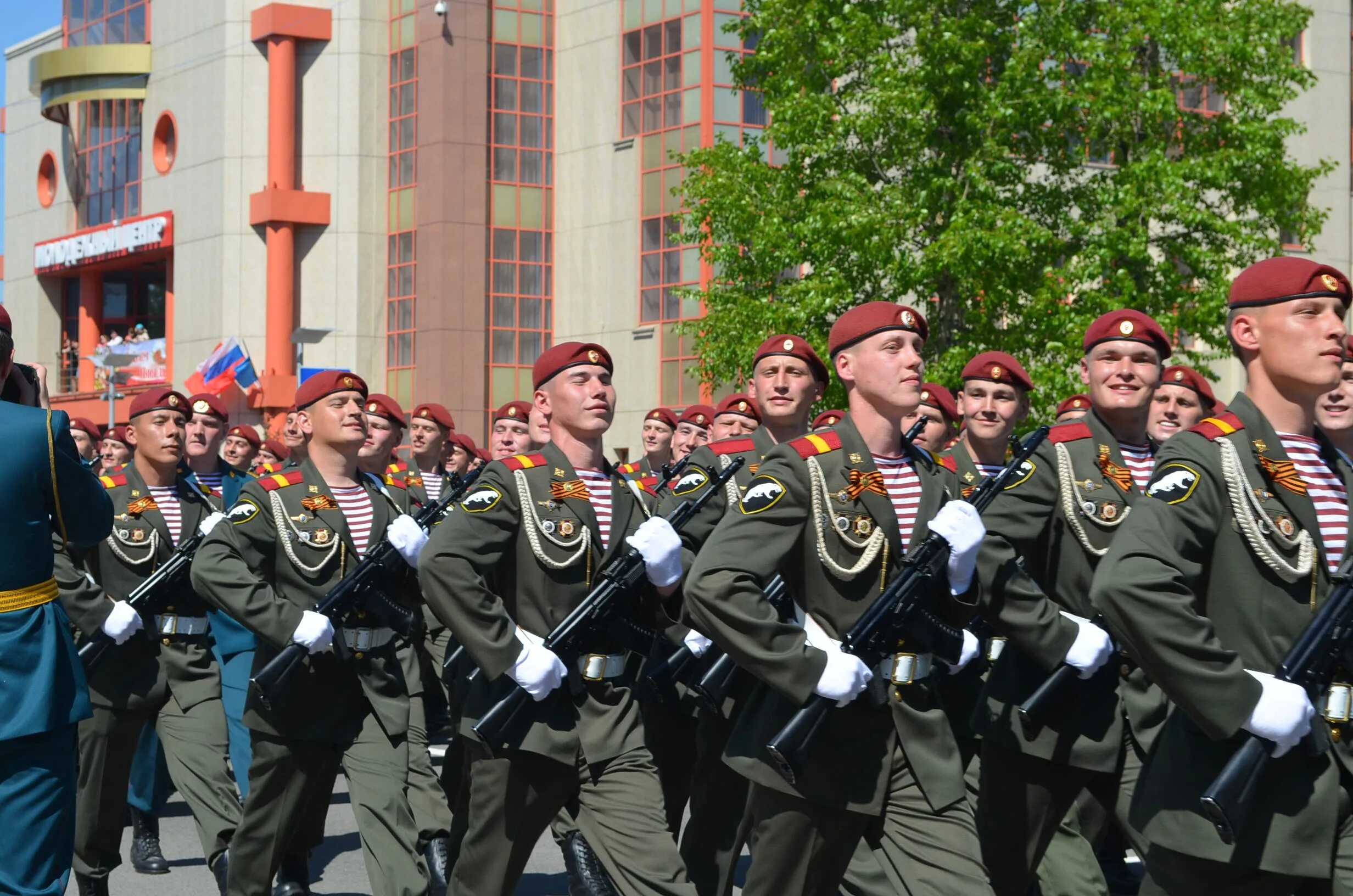 Сайт победа 70. Парад Победы 70 лет. Парад Победы Новосибирск. Парад на 9 мая 70 годы. Парад в Киеве 65 лет Победы.