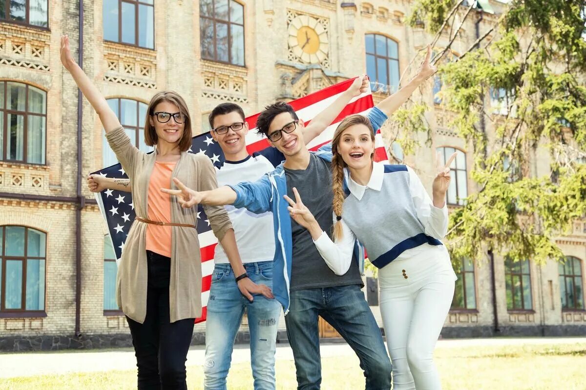 После учебы за границей. Студенты Америки. Учеба за границей. Молодежь Англии. Англичане студенты.