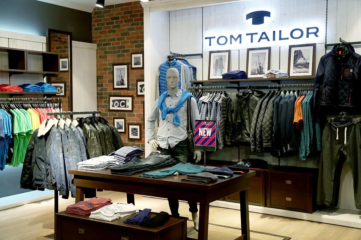 Сайт магазина том тейлор. Tom Tailor магазин. Tom Tailor одежда. Tom Tailor Store. Бренд Томми Тейлор.