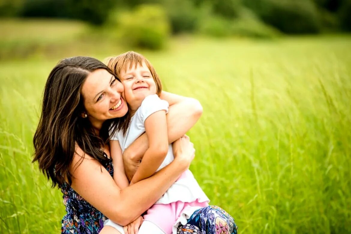 Любимый logo. Фотосессия с сыном. Loving moms. Loving moms. Love mom.