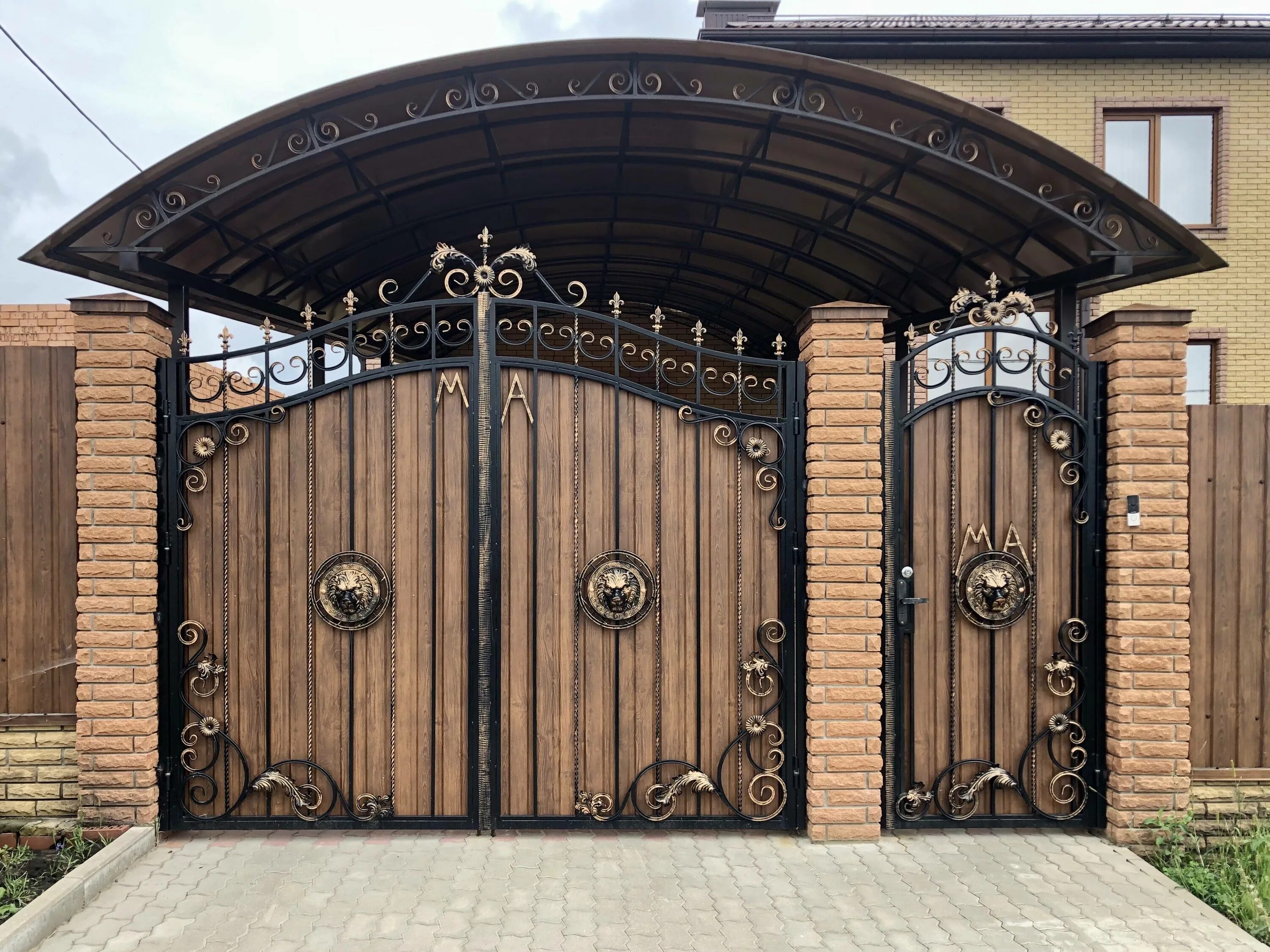 Кованые ворота для частных домов