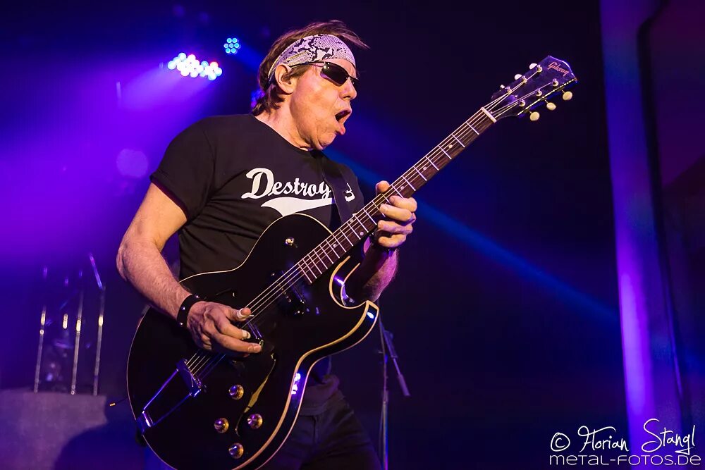 George thorogood bad to the. Джордж Торогуд. George Thorogood 2022. Bad to the Bone Джордж Торогуд. Фото George Thorogood.