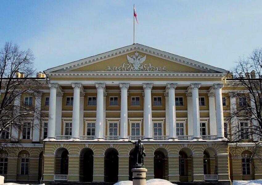 Смольный мэрия санкт-петербург. Смольный петербург правительство. Мэрия петербурга. Смольный правительство спб зима. Здание мэрии петербурга.