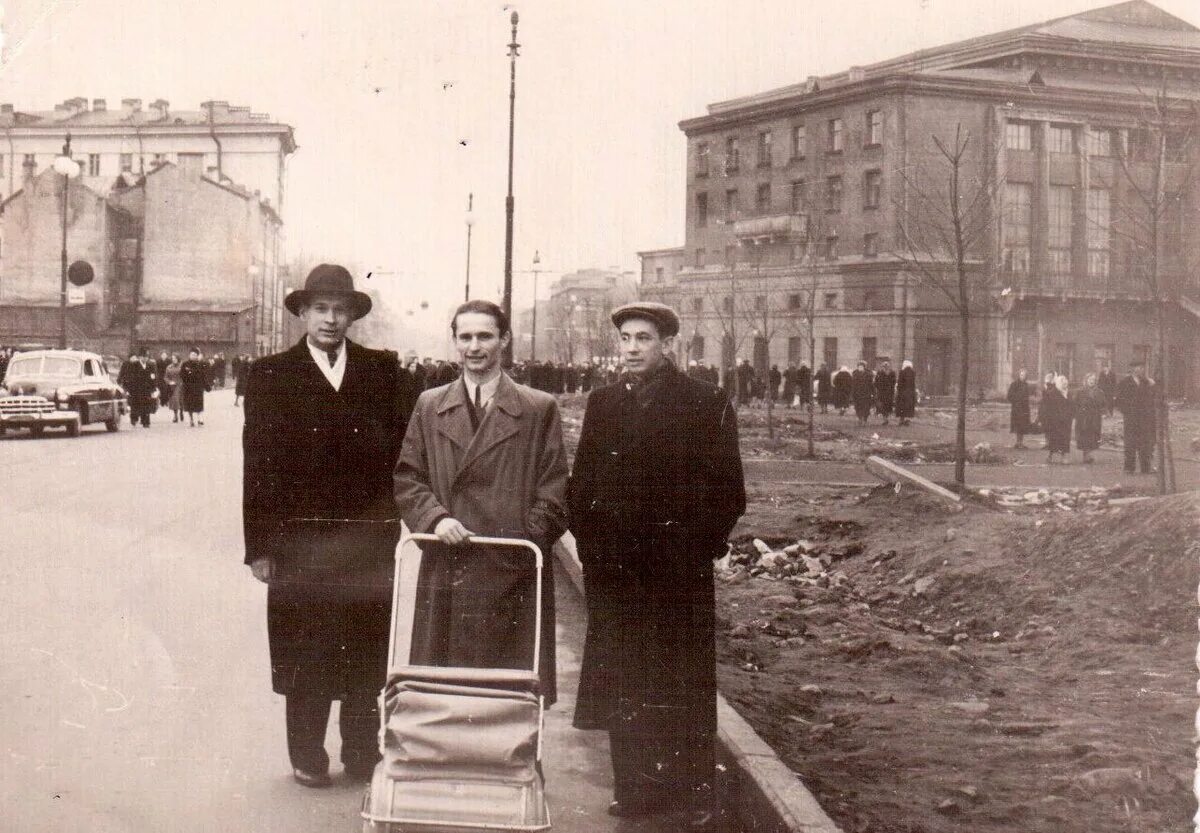 Фото: Кондратьевский,40....Зенит и Сережка........ Фотограф irina_l. Город. Фото