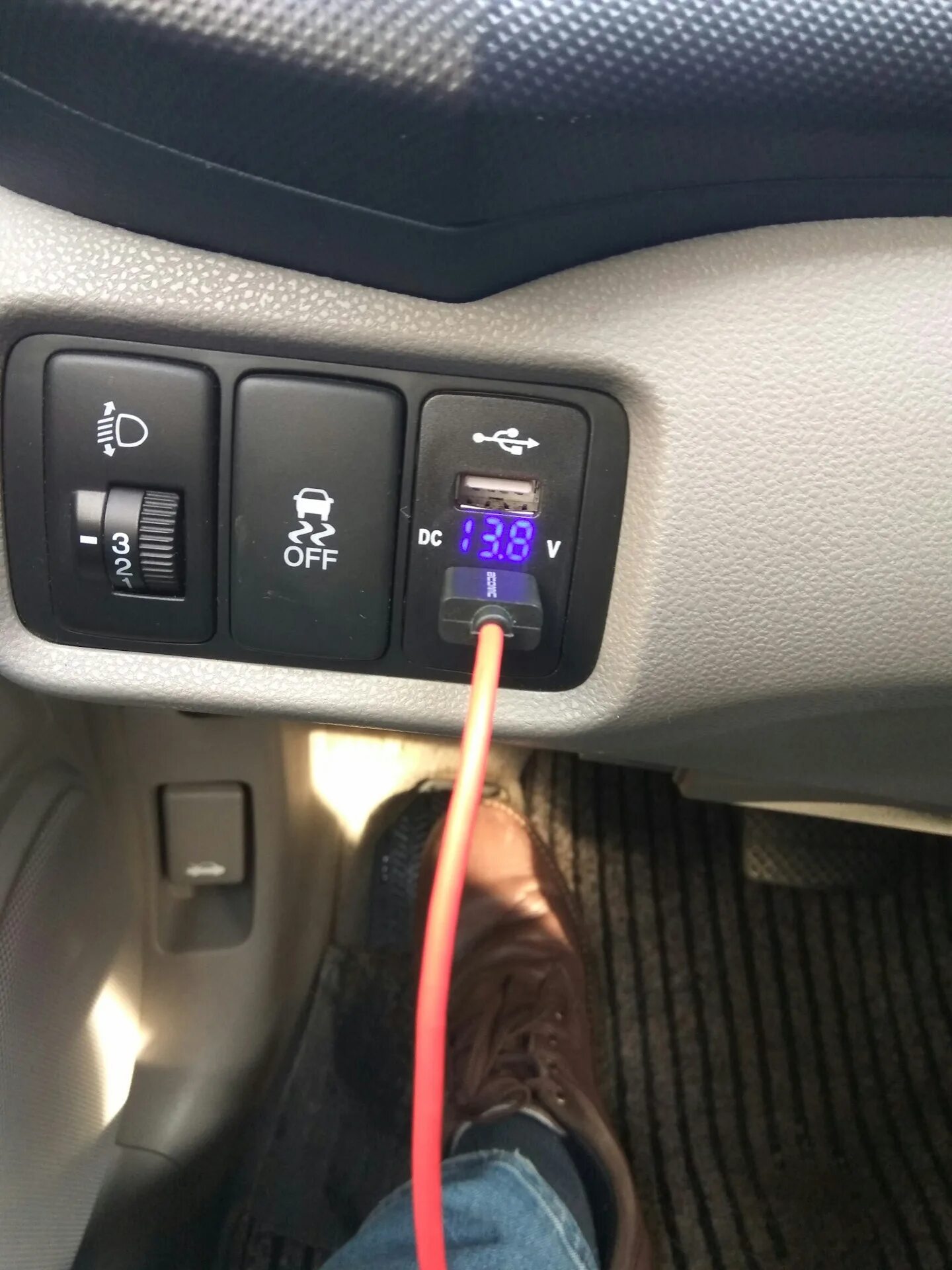 Отключение ручника. USB Хонда Инсайт. USB зарядка для Honda freed. Юсб зарядка в авто Honda Fit drive2. Юсби зарядка в штатное место.