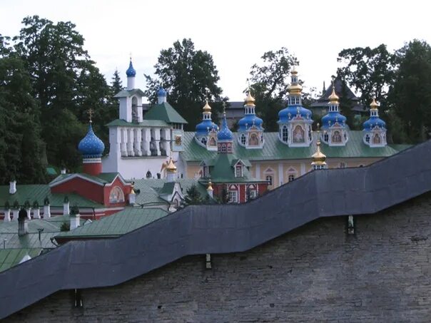 Изборск печоры монастырь. Печоры,псковская 19. Маршрут псков печоры на машине. Печоры псков. Псков печоры фото.