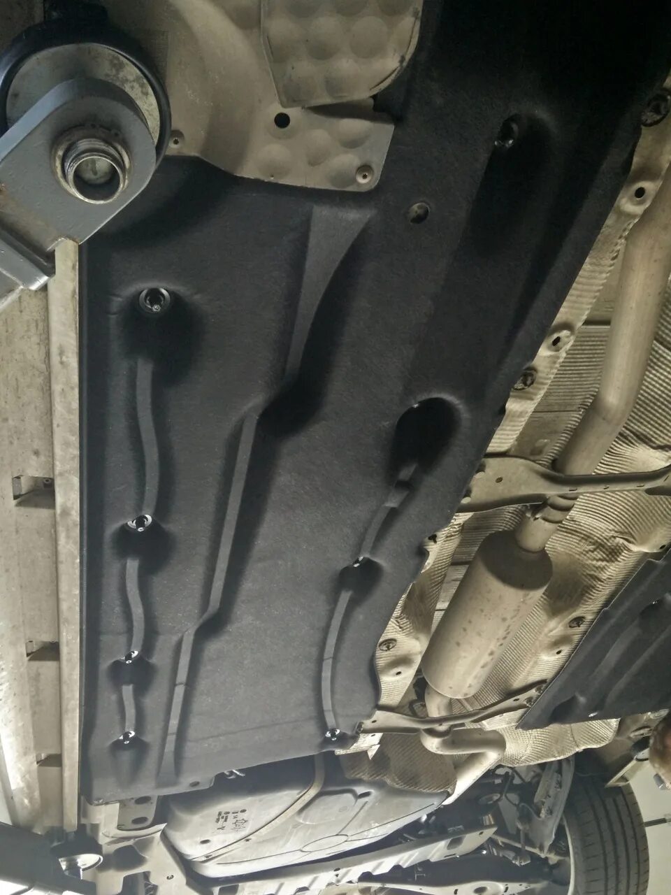 Passat b6 защита днища. Защита б7. Защита б7. Защита двигателя passat b7 usa. Защита двигателя пассат б7.