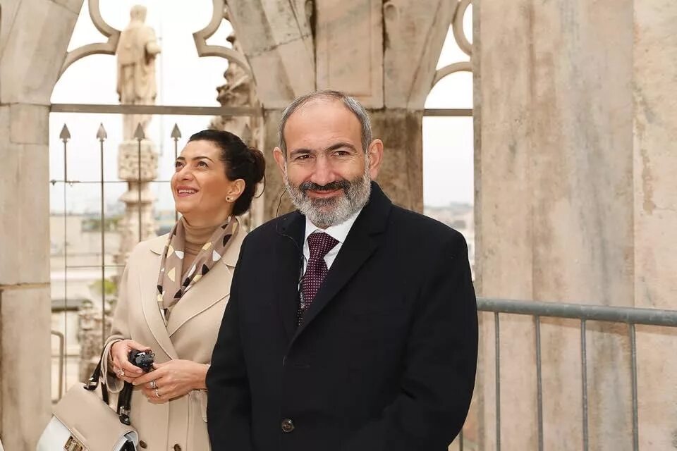 Нуне пашинян. Nikol pashinyan anna hakobyan. Дочь пашиняна шушан. Никол пашинян. Пашинян 2018.