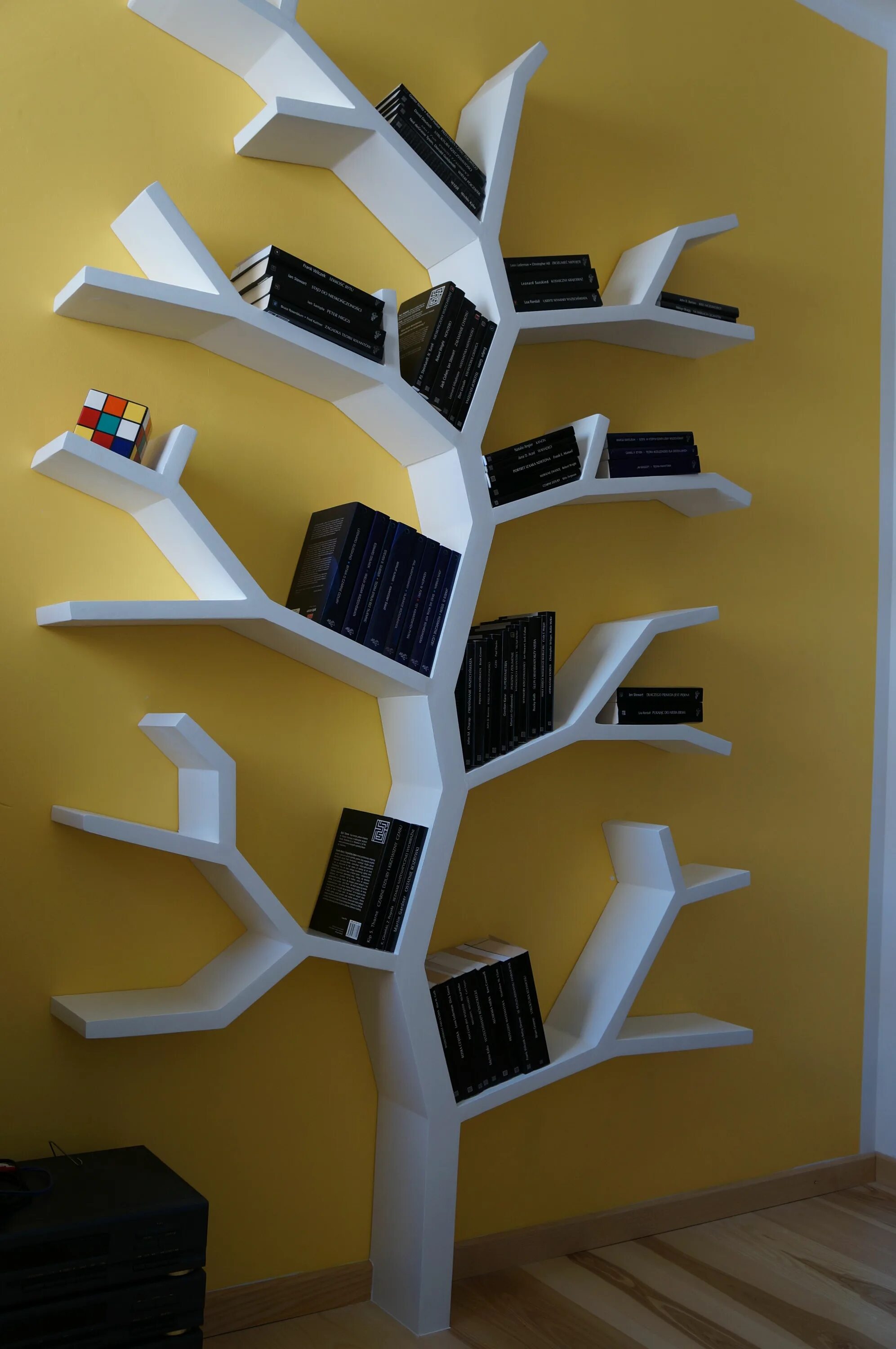 Tree shelf