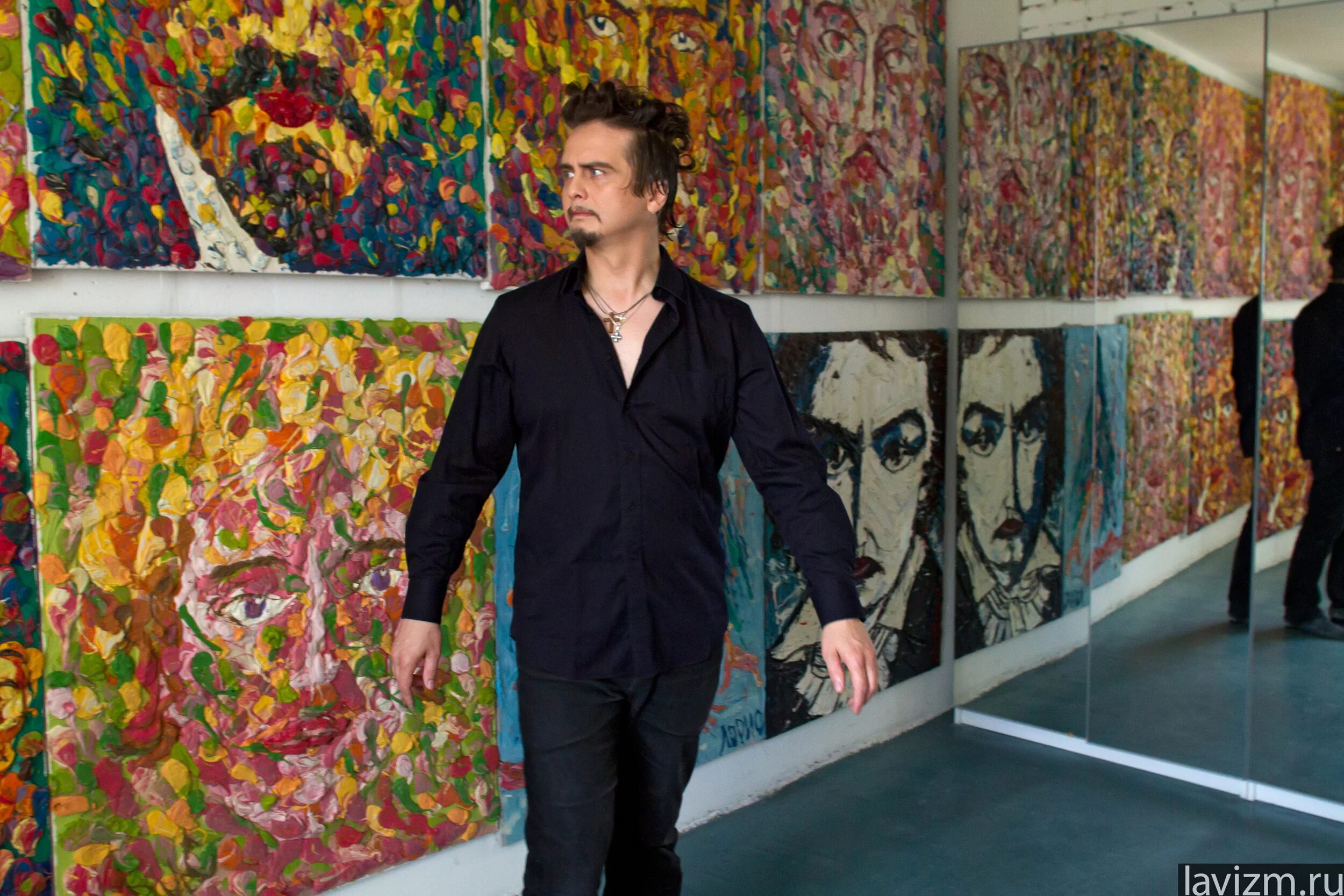 Новое искусство. Картины василия кандинского третьяковская галерея. Альтернативное искусство новое. Дэвид марчиано художник. Дэвид уолкер художник.