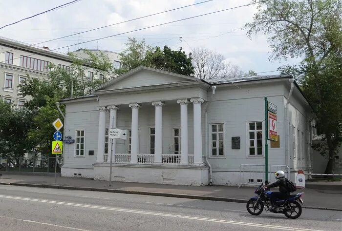 Дом музей т. Особняк Тургенева на Остоженке. Музей на Остоженке 37. Музей Тургенева. Остоженка 11 Тургенев.