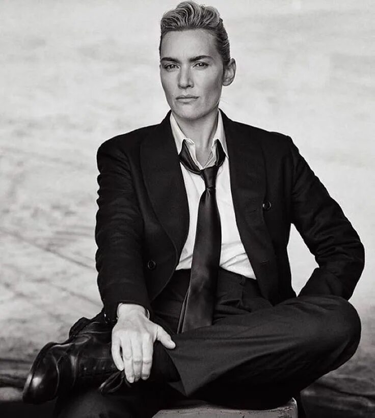 Мужчина в образе женщины. Питер Линдберг Кейт Уинслет. Kate Winslet Peter Lindbergh Vogue. Кейт Уинслет Питер Линдберг фото. Кейт Уинслет Vogue.