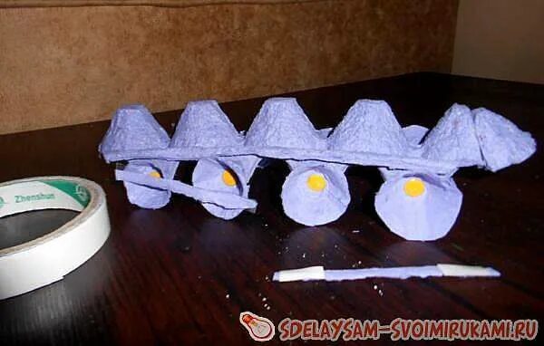 Танк из яичных. Танк поделка в садик. Танк из яичных лотков. Танк поделка своими. Поделка танк.