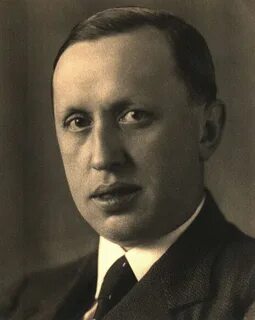 В 1921 году чешский писатель карел чапек
