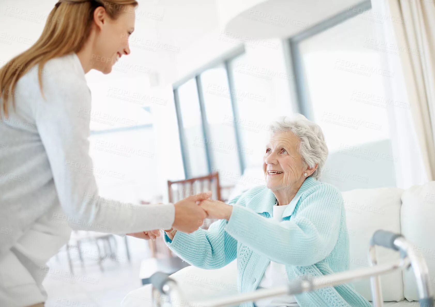 услуги пожилым и инвалидам. защита пожилых. дом инвалидов. дом престарелых. сиделки для пожилых людей.