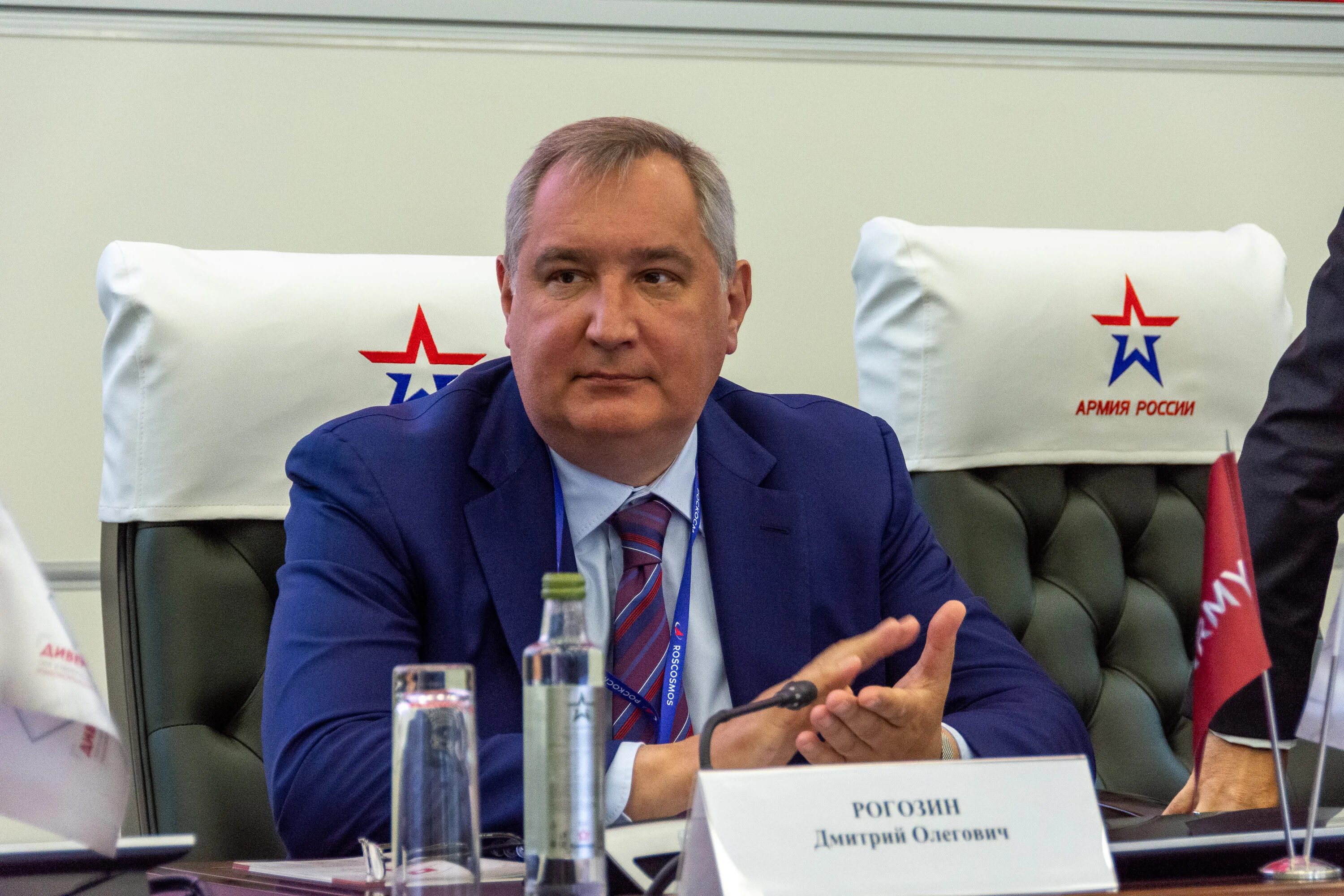 рогозин дмитрий олегович. рогозин дмитрий олегович роскосмос. рогозин дмитрий олегович. дмитрий рогозин фото. директор роскосмоса дмитрий рогозин.