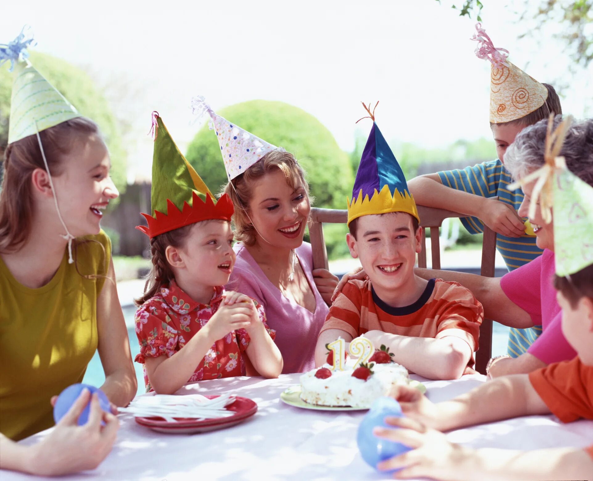 Празднование дня рождения. Интересные конкурсы для детей за столом. С днём рождения ребёнку. День рождения вечеринка.