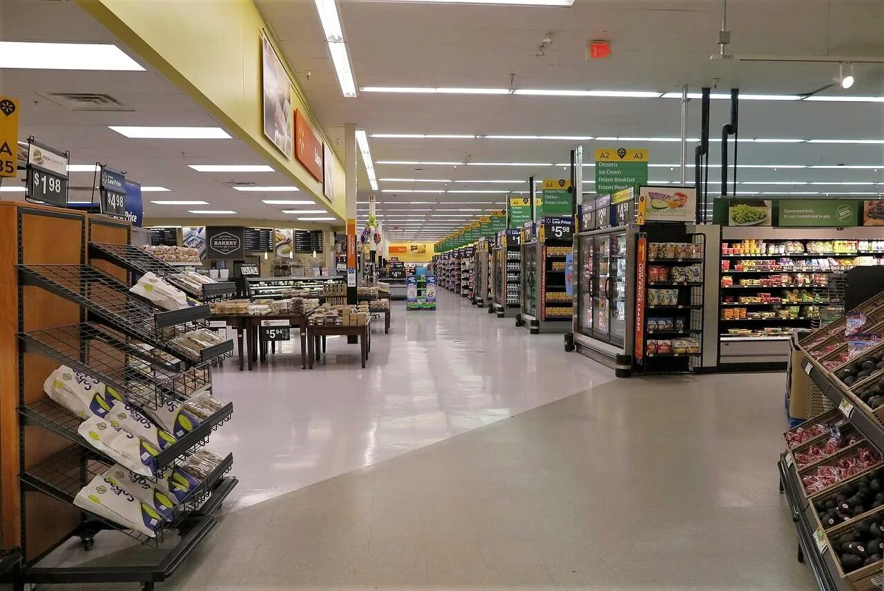 Сеть крупные магазинов. Пятерочка фасад. Сеть крупные магазинов. Сеть крупные магазинов. Магазины федеральной торговой сети.