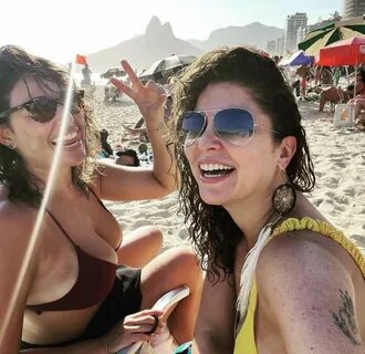 Atriz ainda garantiu elogios ao compartilhar cliques em que aparece ao lado...