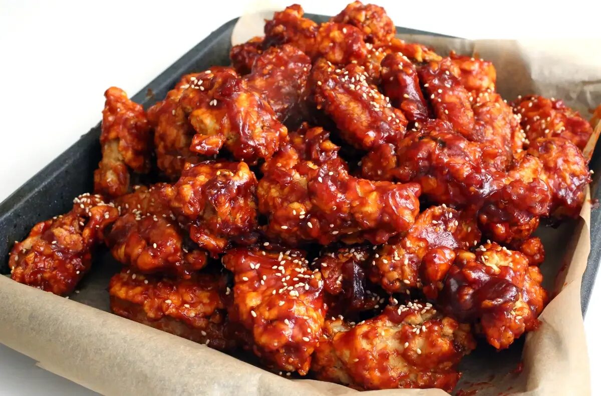 Chicken can be. Яннем Чиккен. Корейский Чикен. Корейская Курочка Чикен. Чикен по корейски.