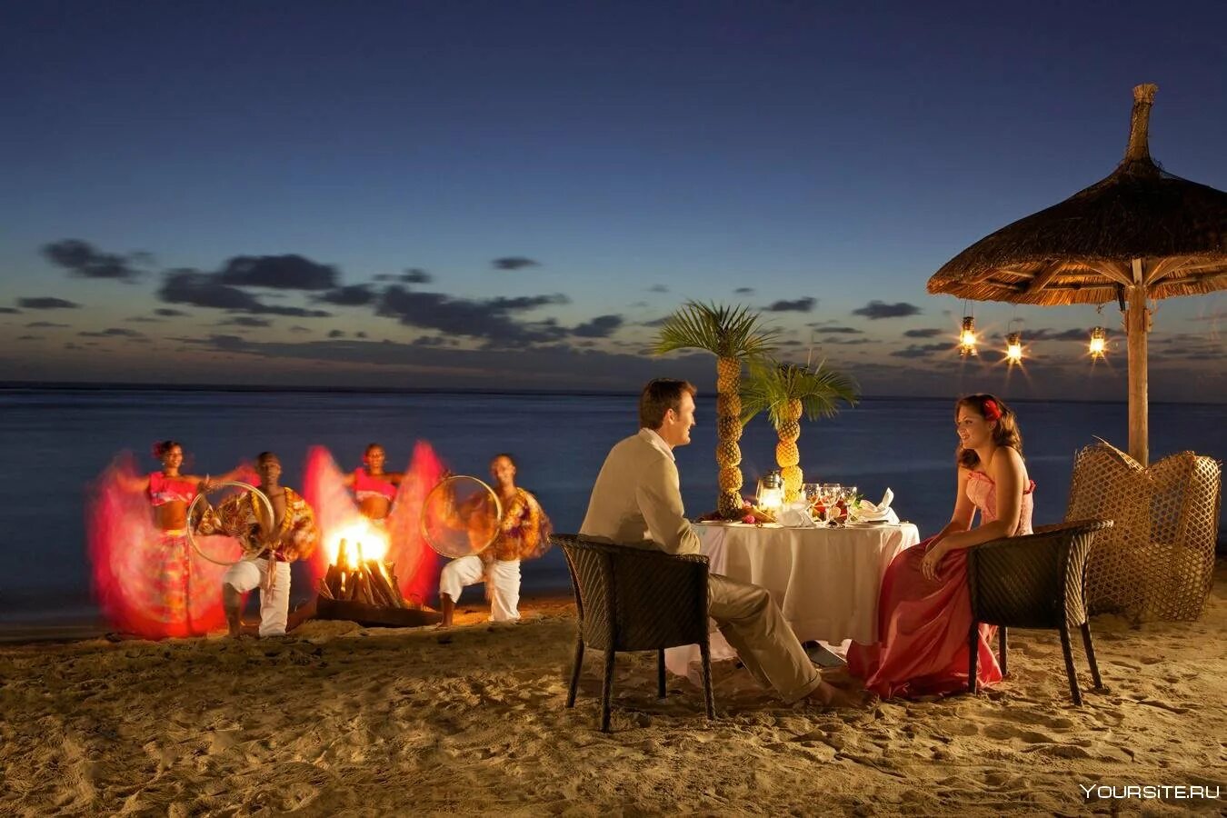 Шугар Бич Маврикий. Романтический ужин на пляже. Ресторан на берегу моря. Ужин на берегу моря. Ужин отдых