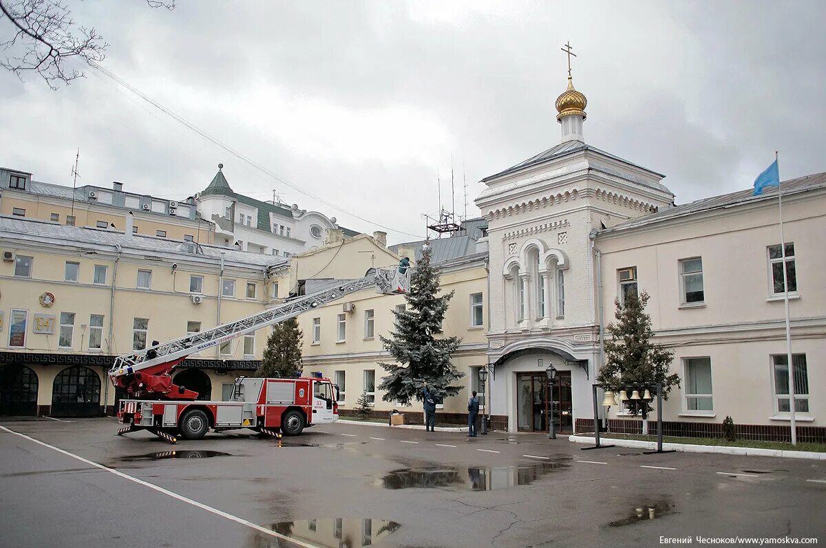 Пречистенка 22. Пожарная каланча на Пречистенке. Пречистинка 22 шлавное управление МЧС. Московское пожарное депо Пречистенка. Пречистенка МЧС.