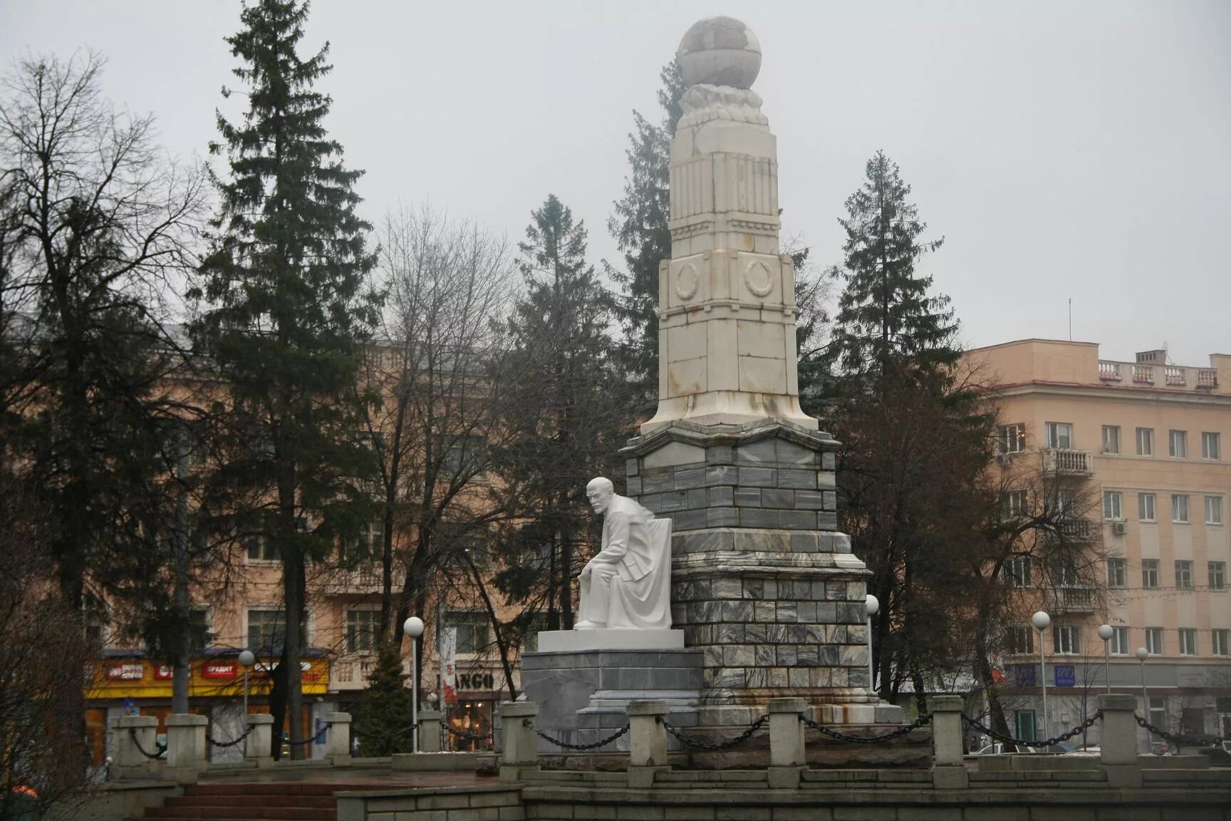 Памятник ленину в уфе. Сквер ленина уфа. памятник ленина в уфе. сквер ленина памятник уфа. памятник ленину в сквере ленина.