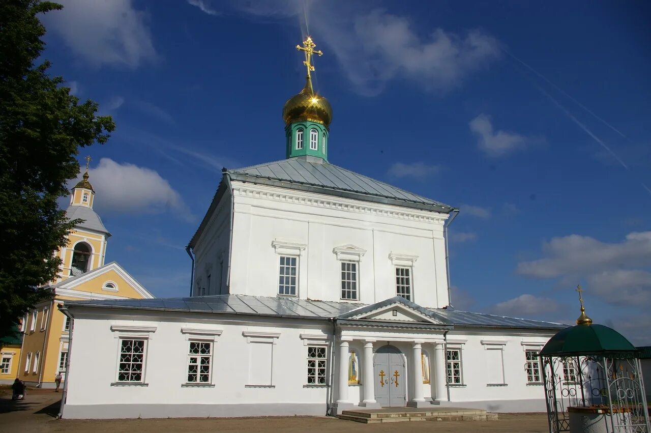 Сайт боровичи новгородский область. Свято-духов монастырь Боровичи. Боровичи Новгородская область. Боровичи Новгородская область монастырь. Храмы города Боровичи.