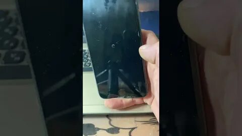 Айфон завис работает