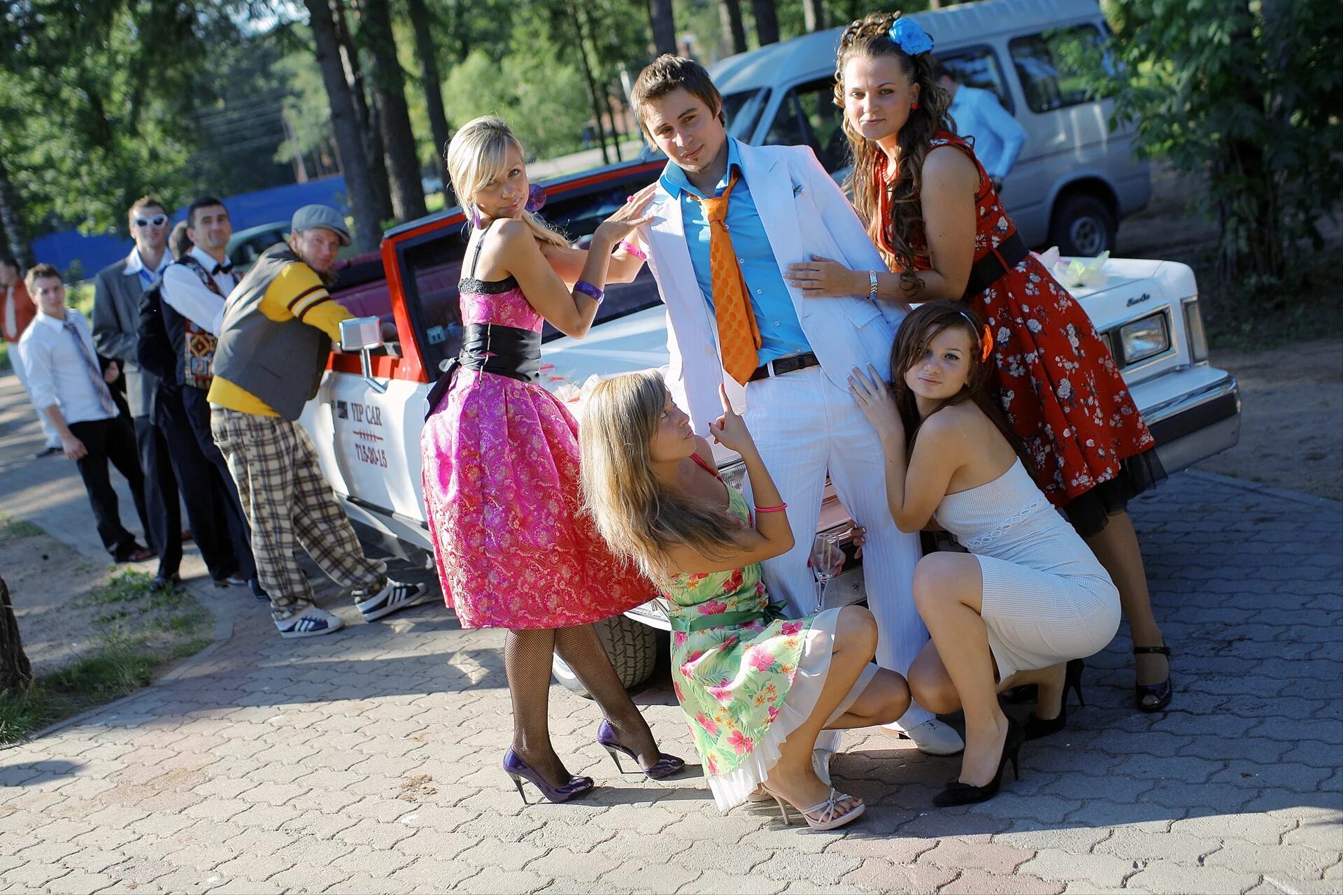 Конкурс для пьяных взрослых. Веселый корпоратив. Свадьба в стиле стиляг одежда гостей. Веселые конкурсы. Конкурсы на свадьбу.