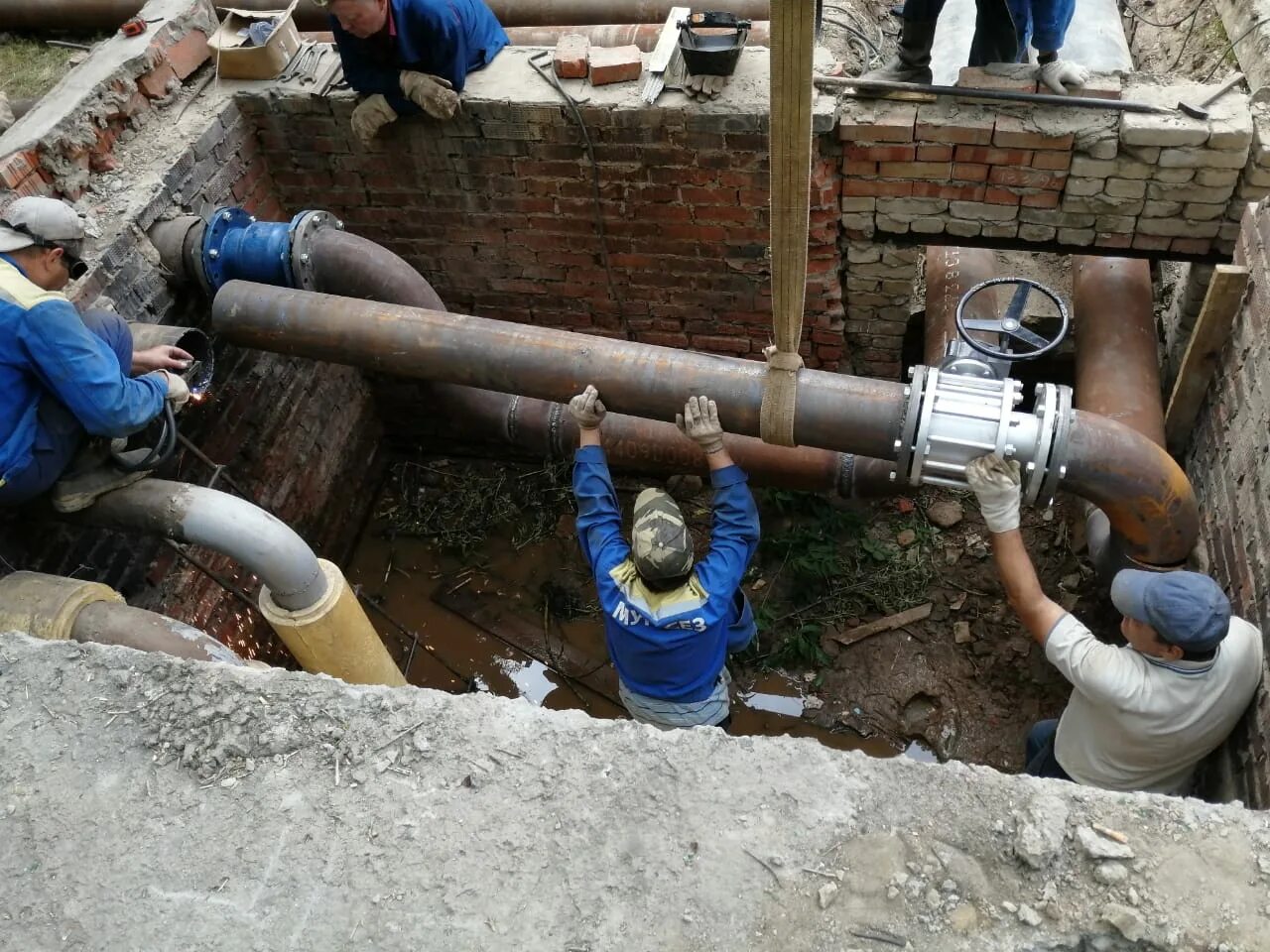 камера теплотрассы. сливная камера тепловой сети. тепловая камера теплотрассы. камера теплотрассы. тепловая камера.