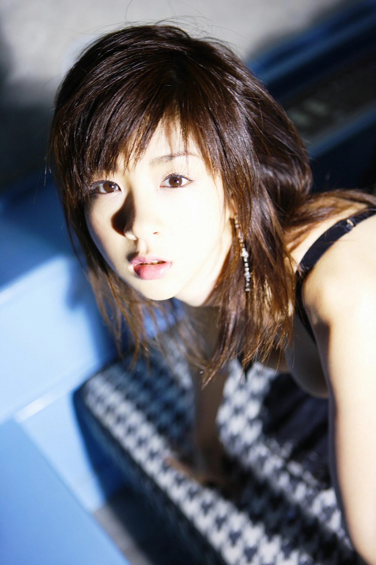 Юка маэда. Норико накагава. Азиатка с черными линзами. Аки хано. Аки маэда.