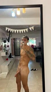 Fernanda Bonadio: Fica exibindo o cuzinho pra mim que tu vai terminar com a...