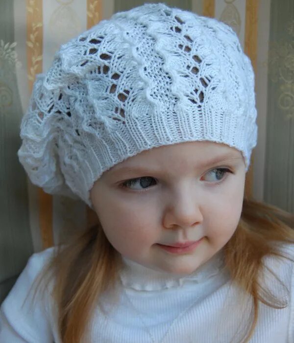 Берет девочке 2 года. Беретик для девочки спицами. Шапка для девочки. Шапка для девочки на весну. Детские беретки.