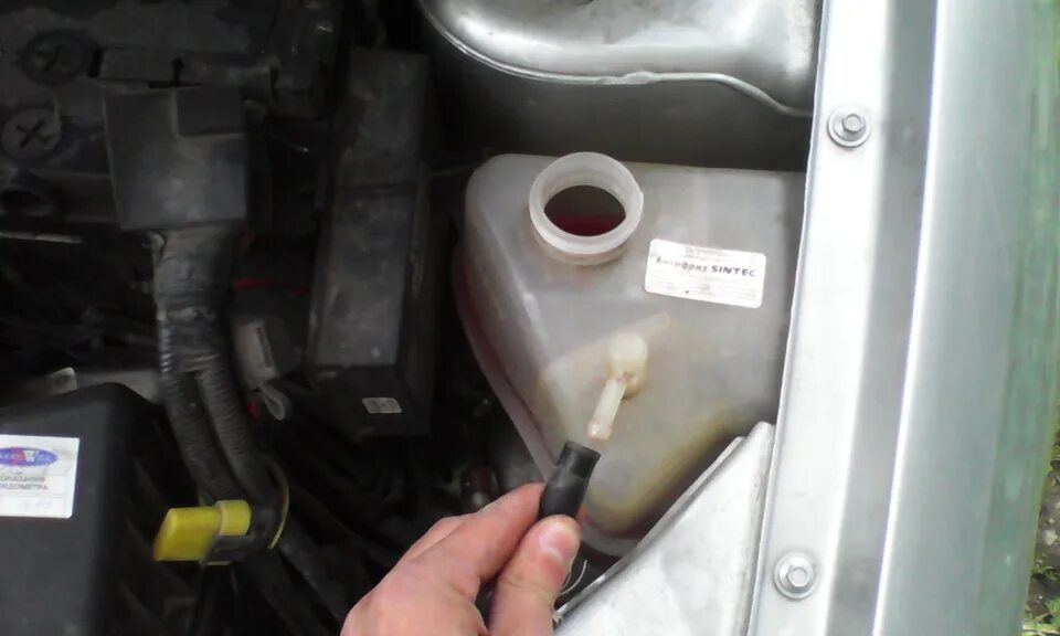 Калина 1 как снять расширительный бачок Diagnostics of the engine cooling system Lada Granta