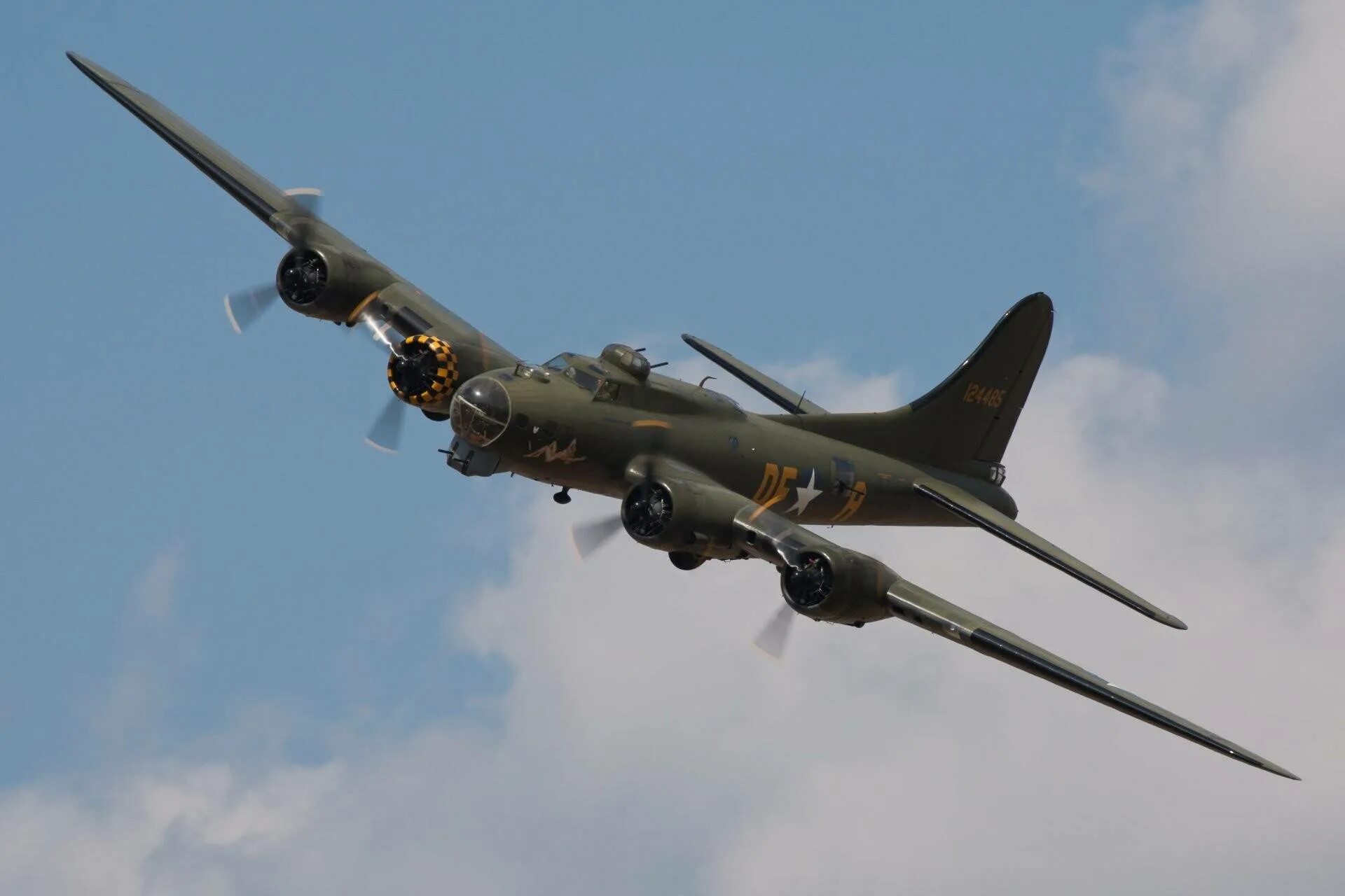 Б 17 самолет. Боинг б 17. B-17 Bomber. Б-17 бомбардировщик. Самолет 17 апреля