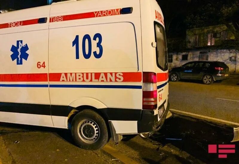 Баку помощь. Машина скорой помощи 103. скорая баку. скорой помощи в баку. карета скорой помощи знак.