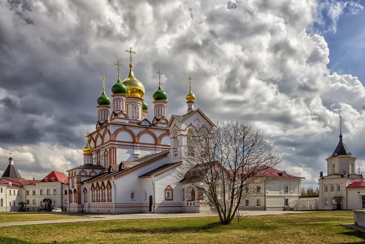 Троице сергиева варницкого монастыря. Свято-Троицкий Варницкий монастырь. Троицко Сергиевский Варницкий монастырь. Варницкий монастырь Ростов Великий. Свято Троицкий Варницкий монастырь Ростов.