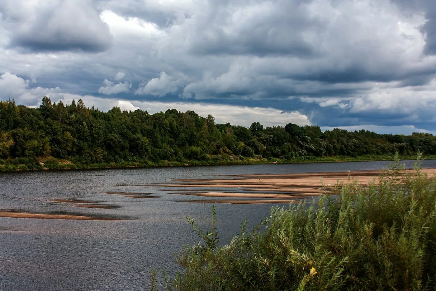 Река восточная двина. Даугава Западная Двина. Западная Двина река. Белоруссия Западная Двина река. Река Западная Двина Беларусь.