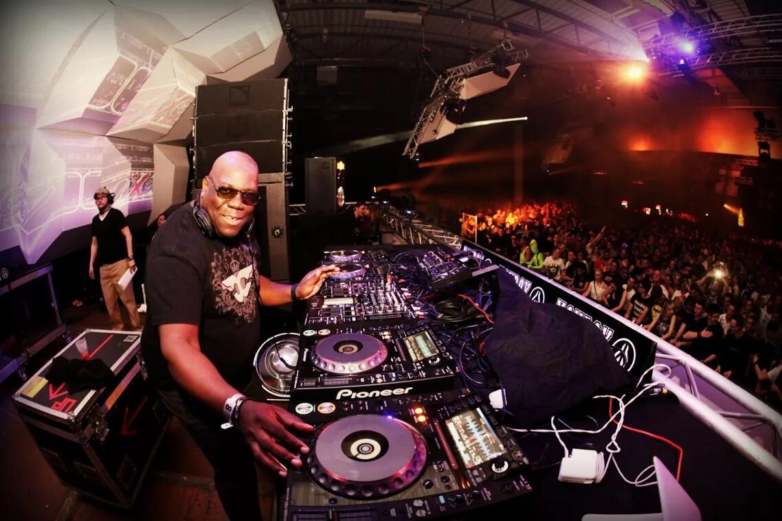 Dj ways. Carl Cox 2022. Глобал диджейс. Carl Cox саксофонист.