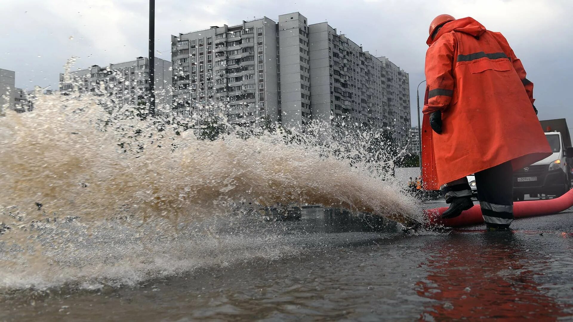 Дожди усилить. Ливень в Москве. Подтопления в Москве. Варшавское затопило. Потоп на Варшавском шоссе.